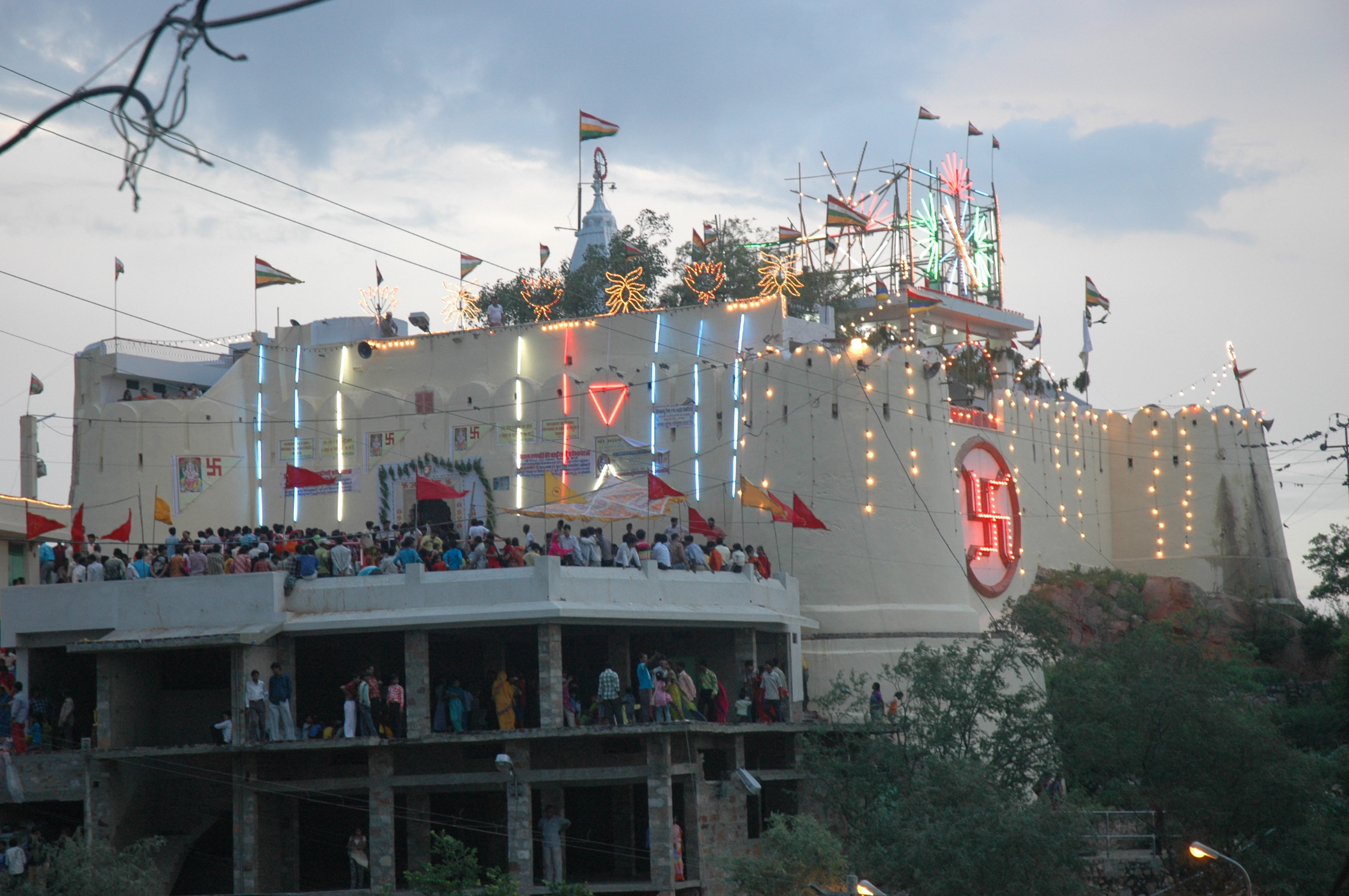 भक्ति और आस्था से जगमगाता गणेश मंदिर